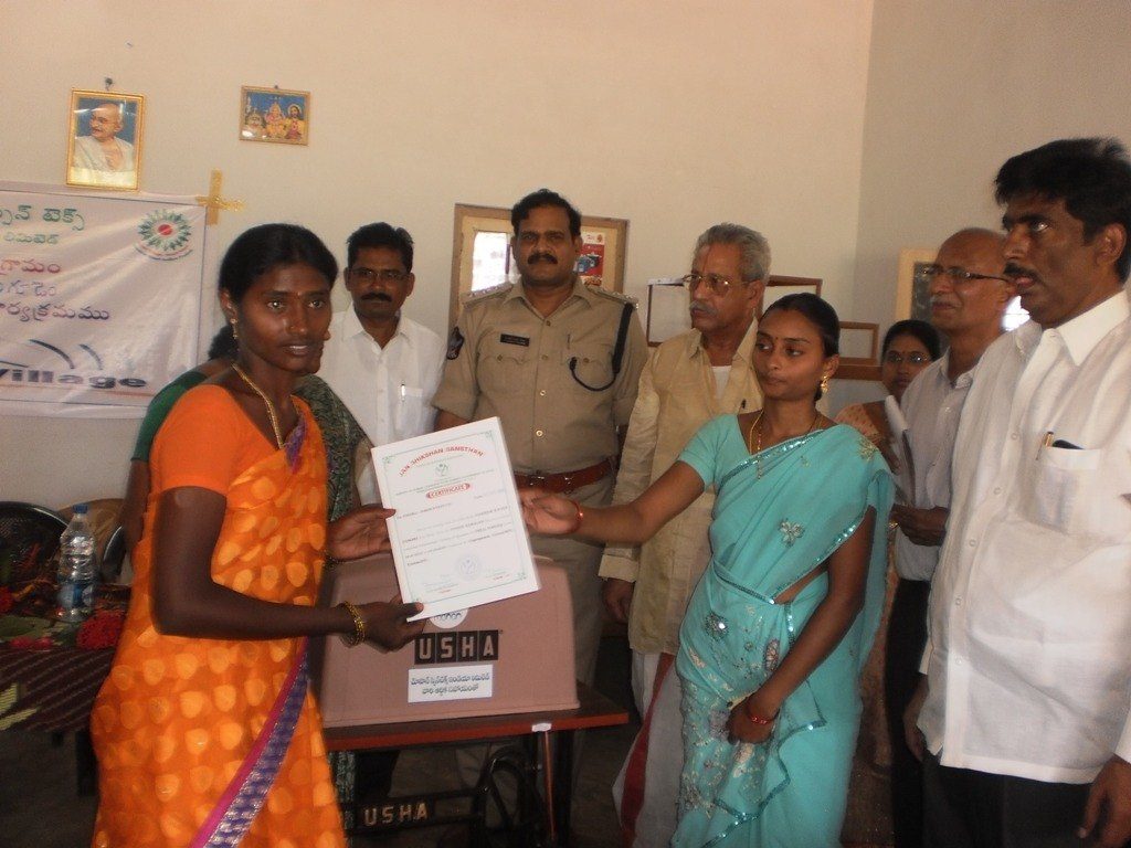 Sewing machines for women, 2015