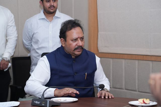 With Union Textiles Minister Shri Giriraj Singh at Mallavalli, 2026